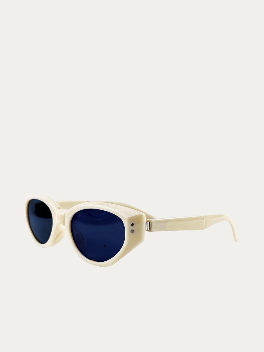 Bayonetta Fold in White
