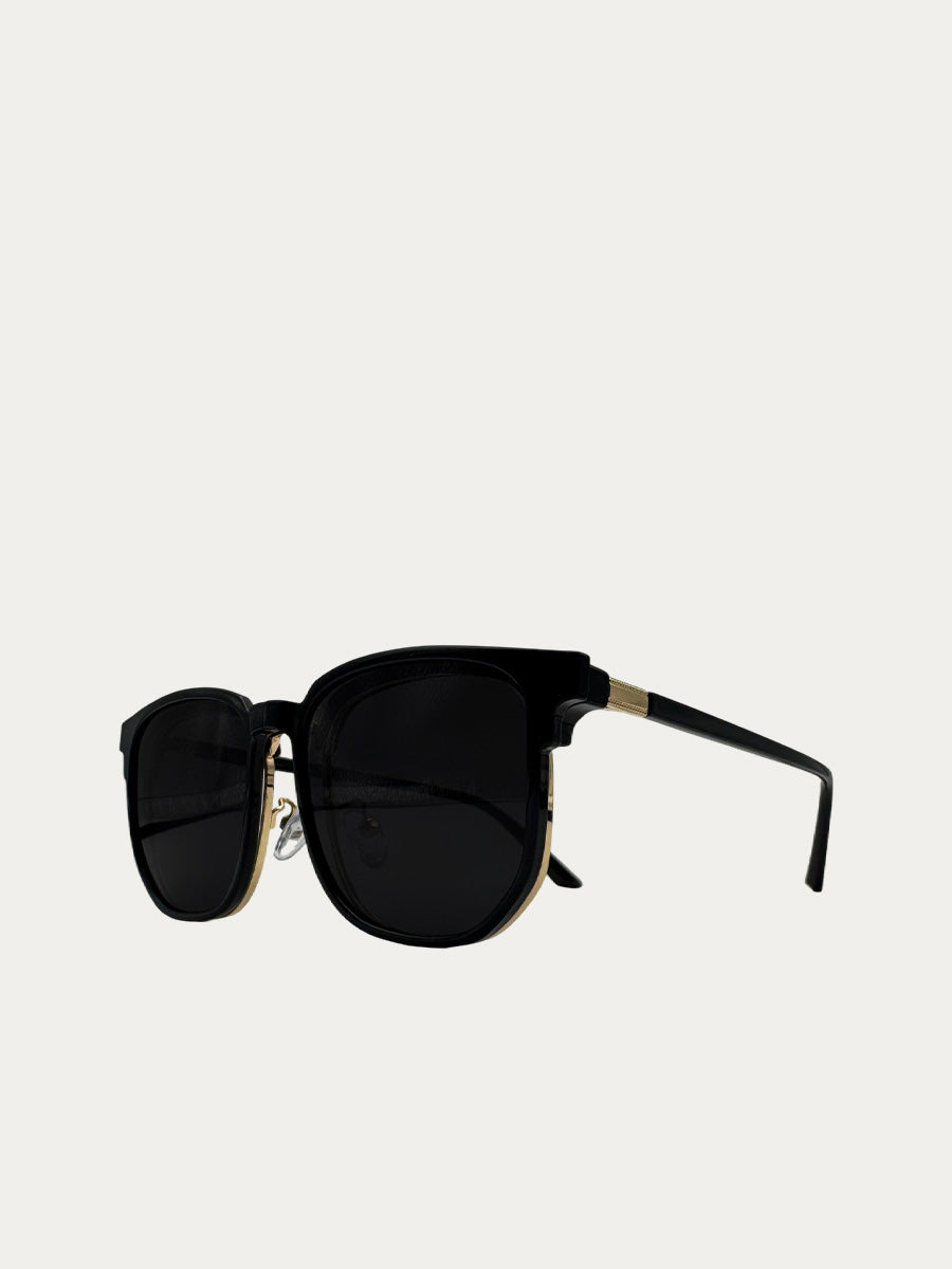 Johnson in Black-Gold
